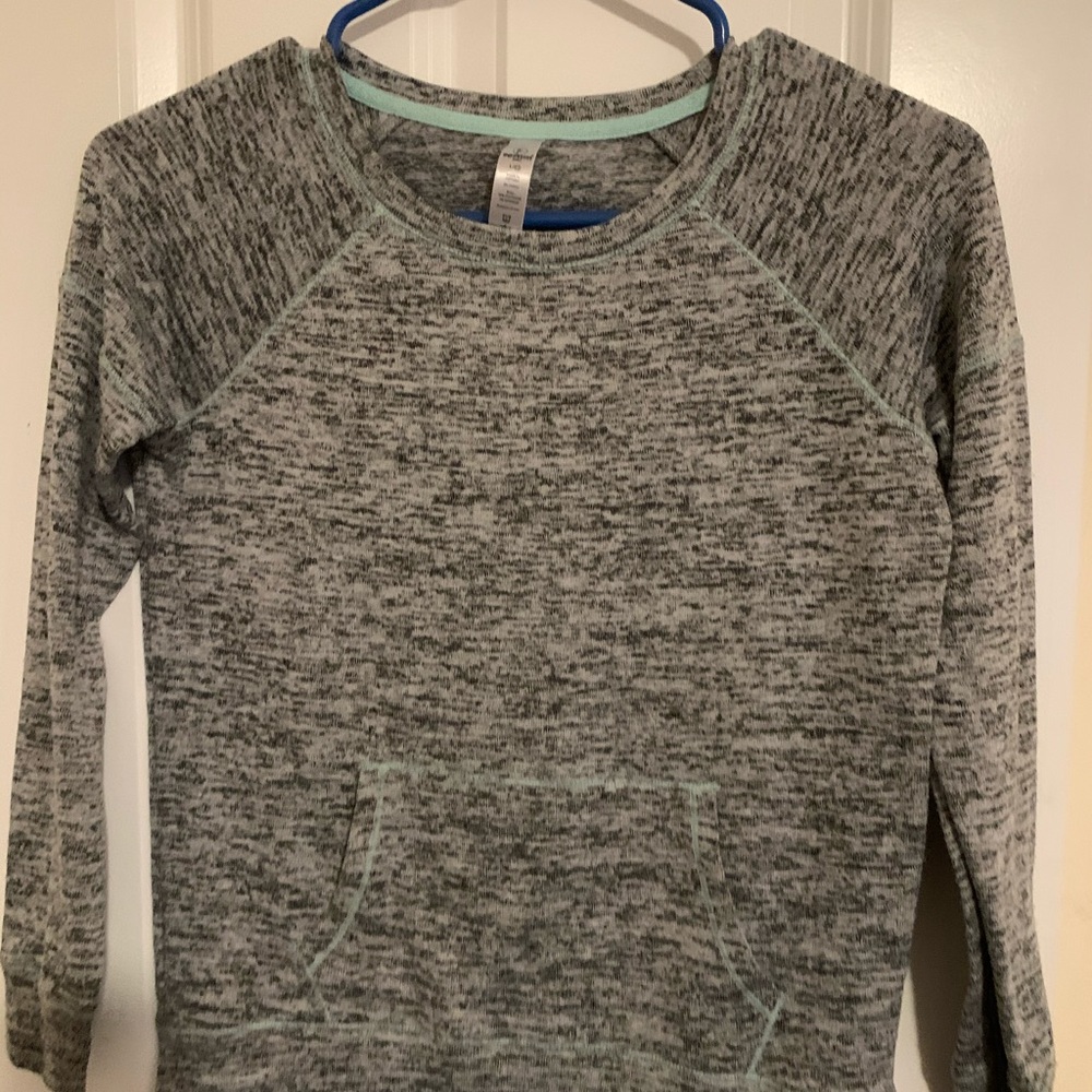 Heather gray sweatshirt with pockets no hood